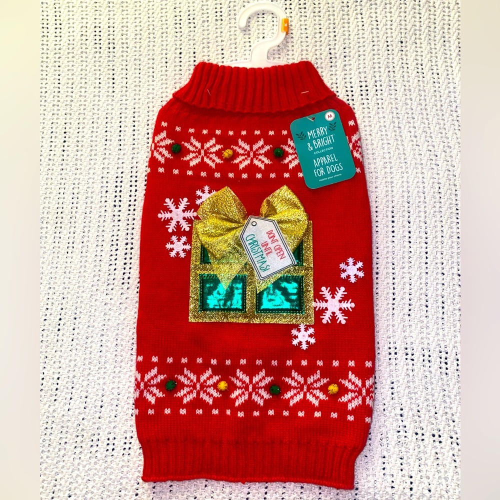 NWT MERRY & BRIGHT COLLECTION. Dog Sweater Size Medium 🐕 (bundle&save)